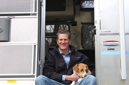 riegel-with-dog-international-signature-inline