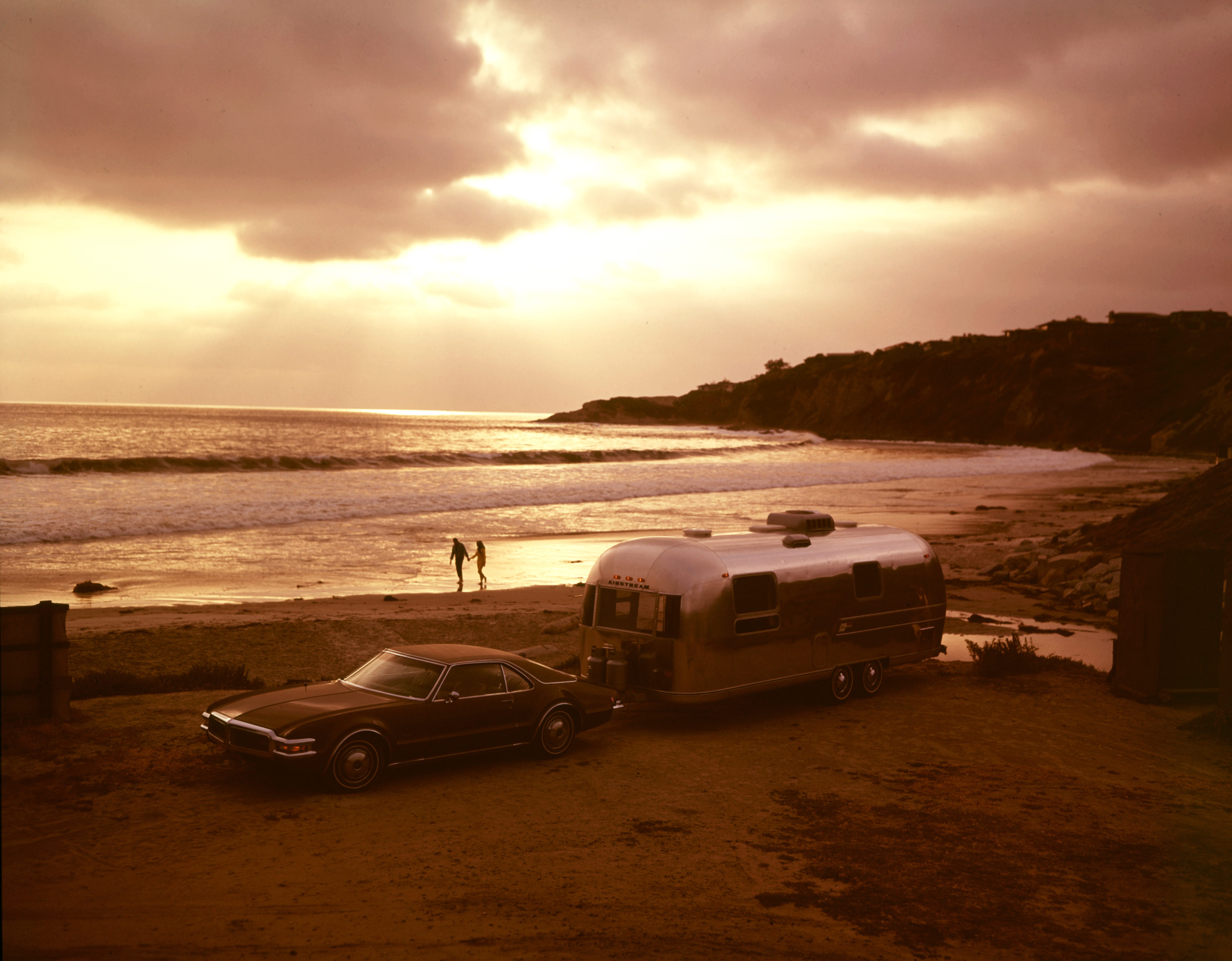 AIRMKT N3 Couple on the Beach copy