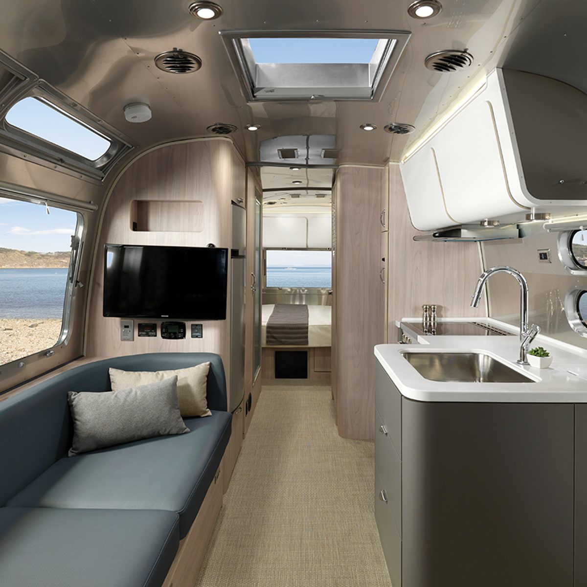 2019 Globetrotter 25FB_Decor-Interior_Barcelona Blue_B2F_WEB
