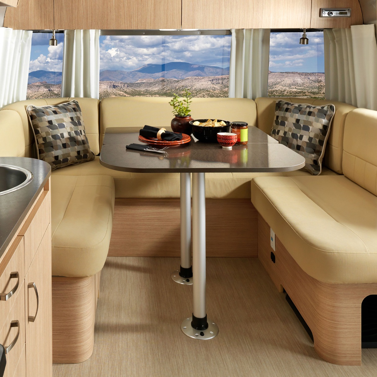 FlyingCloud-Sub-Floorplans-26RB-3-Dinette