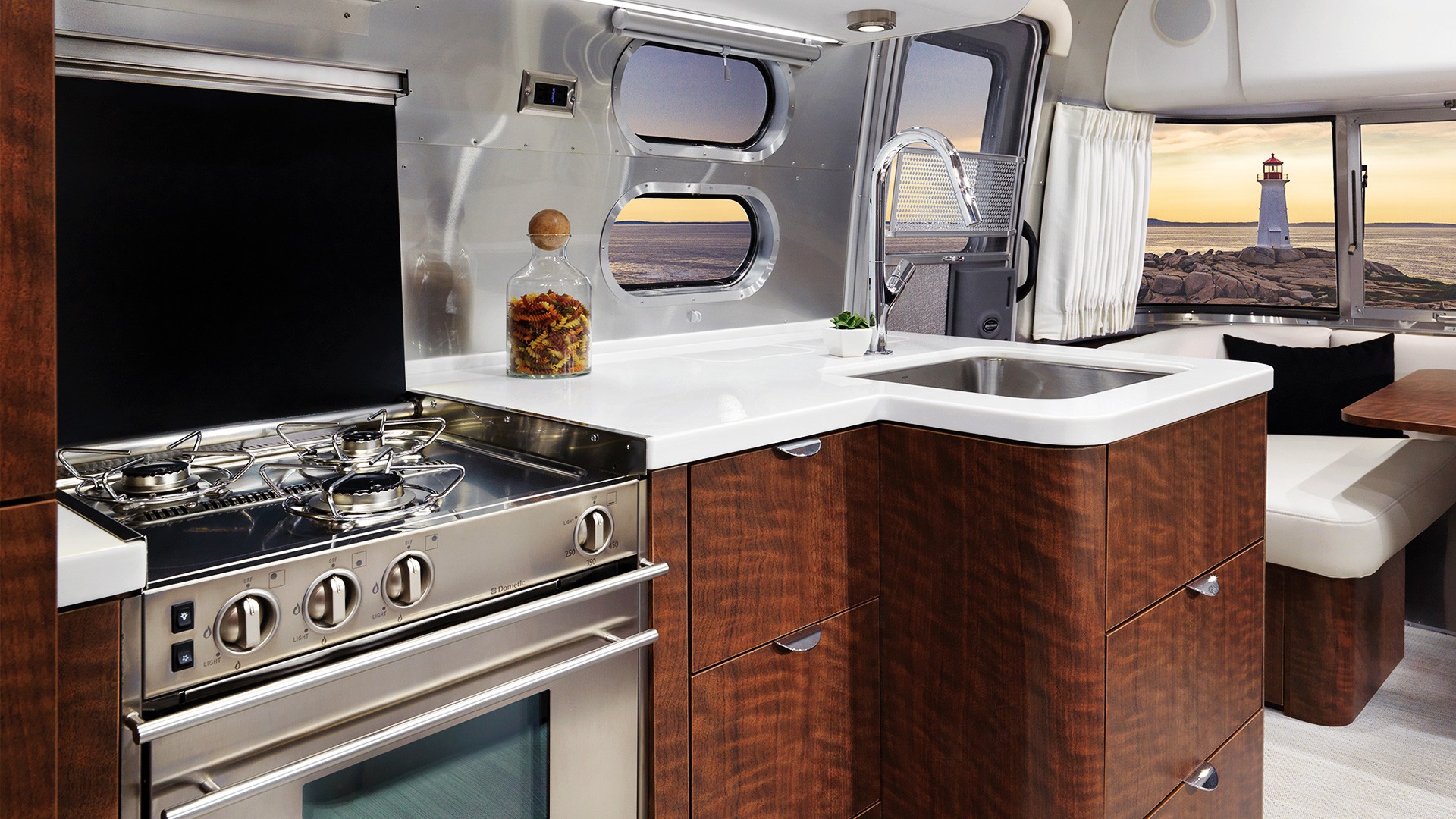 Globetrotter-Travel-Trailers-2018-kitchen-interior