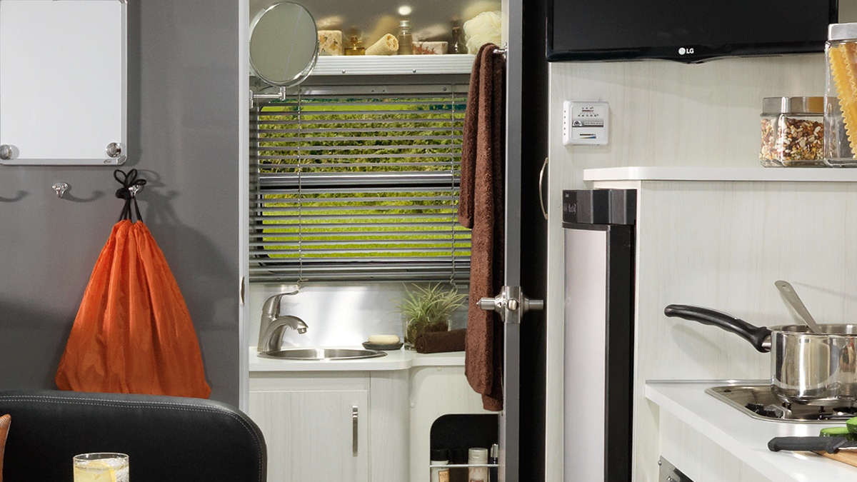 Sport-Sub-Features-2-5050Split-1-22RearBath