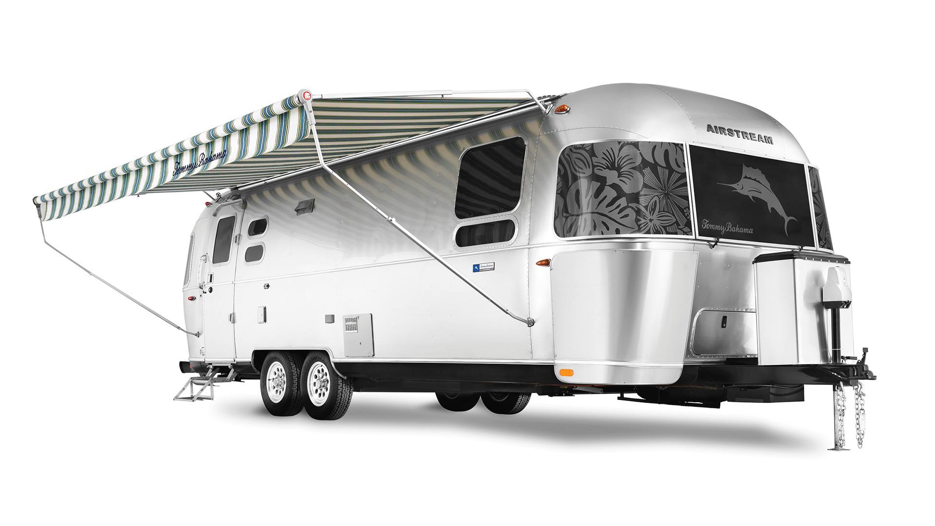 Image: Tommy-Bahama-2018-Travel-Trailers-27-3-quarters-2.jpg