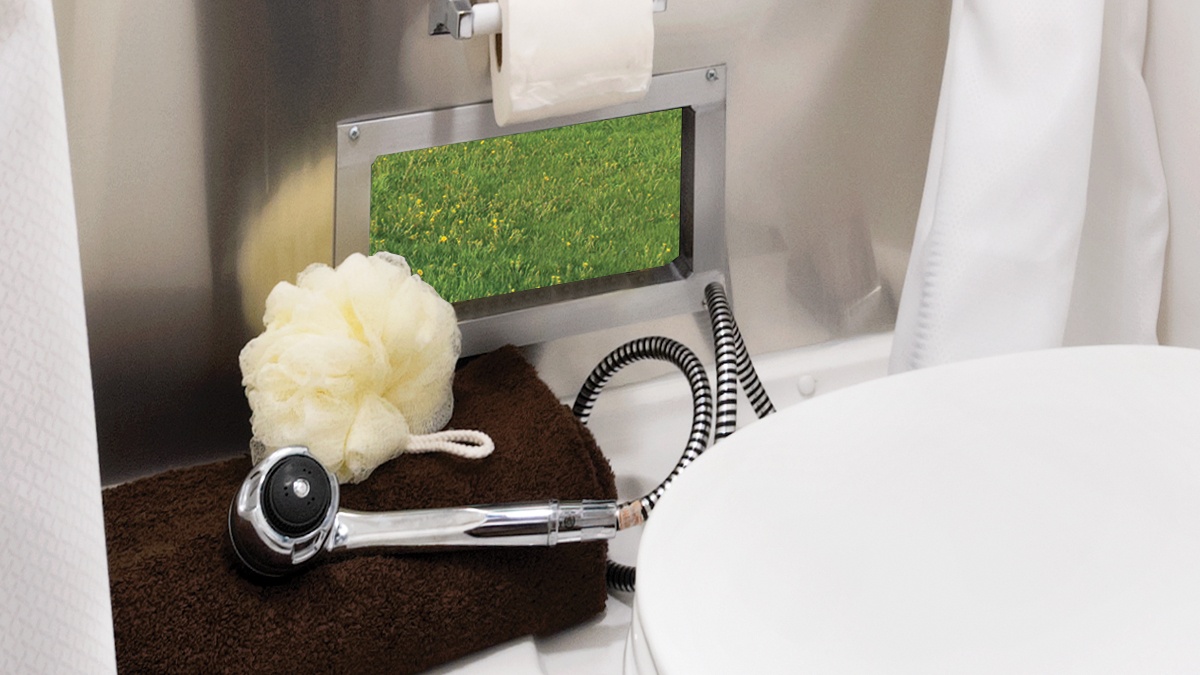 Sport-Sub-Features-2-5050Split-ExteriorShower