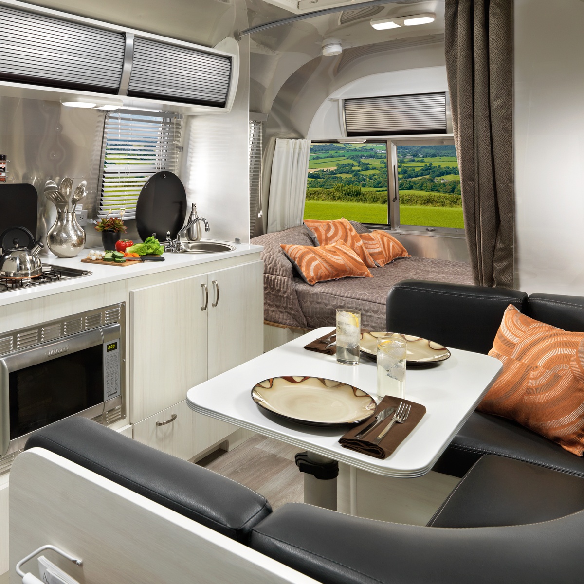 2017 Sport 22FB _ Photo Interior _ White Cypress Black UL F2B_WEB2