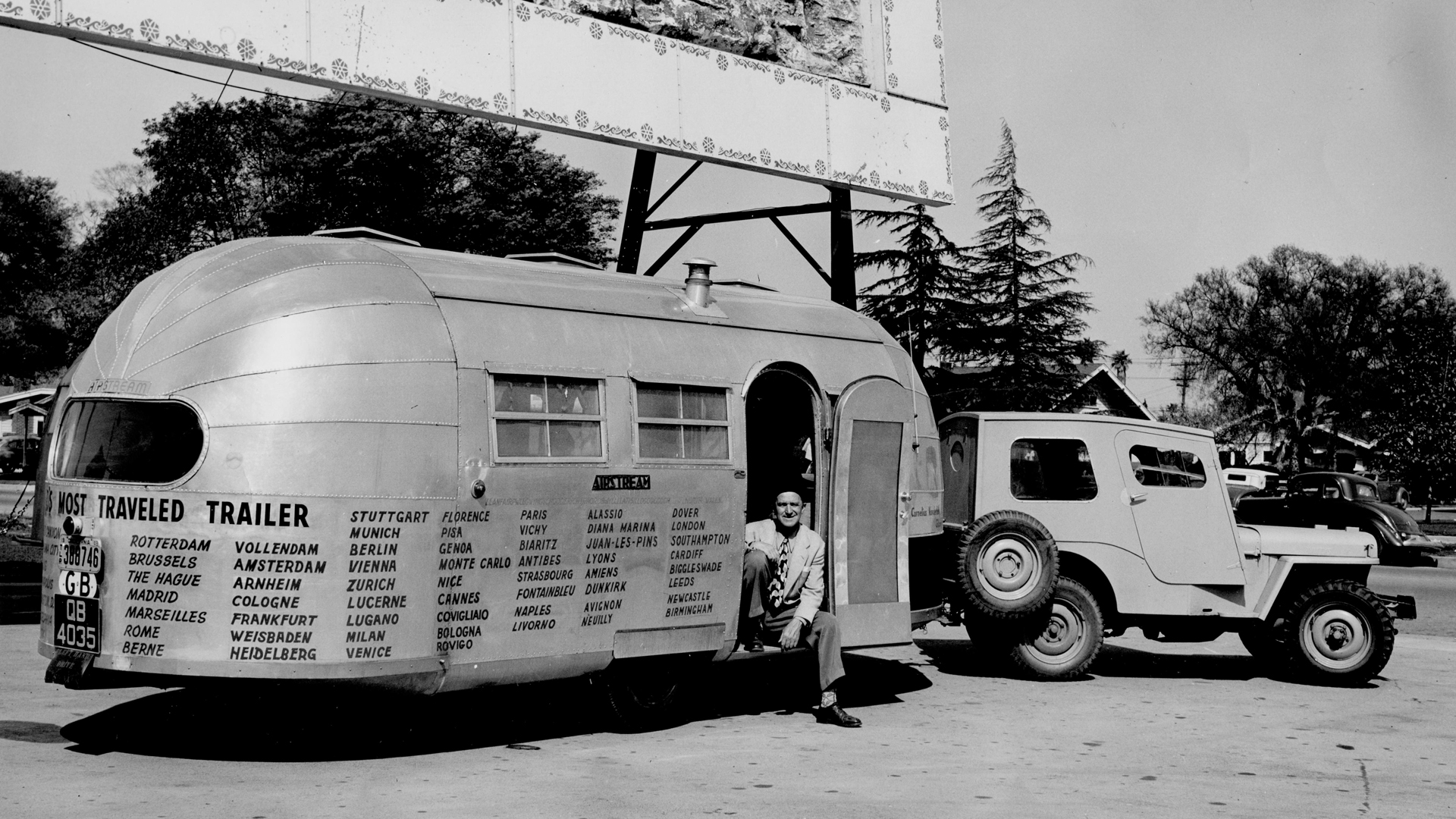 Heritage-History-Gallery-40s-WallyWithWorldsMostTraveledTrailer