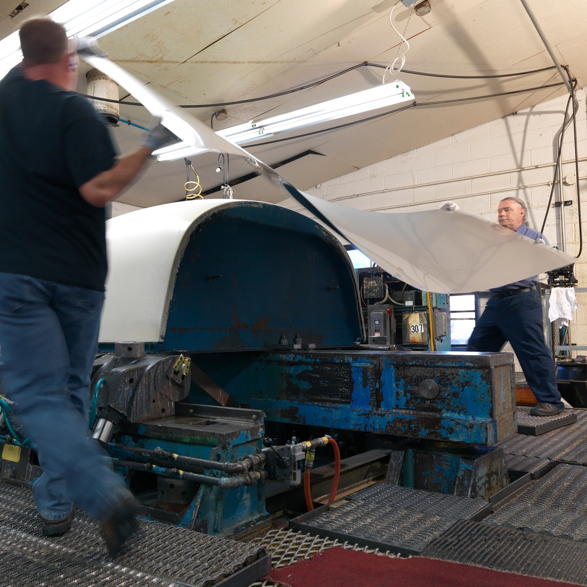 Heritage-HowItsMade-TravelTrailers-2-AluminumShell