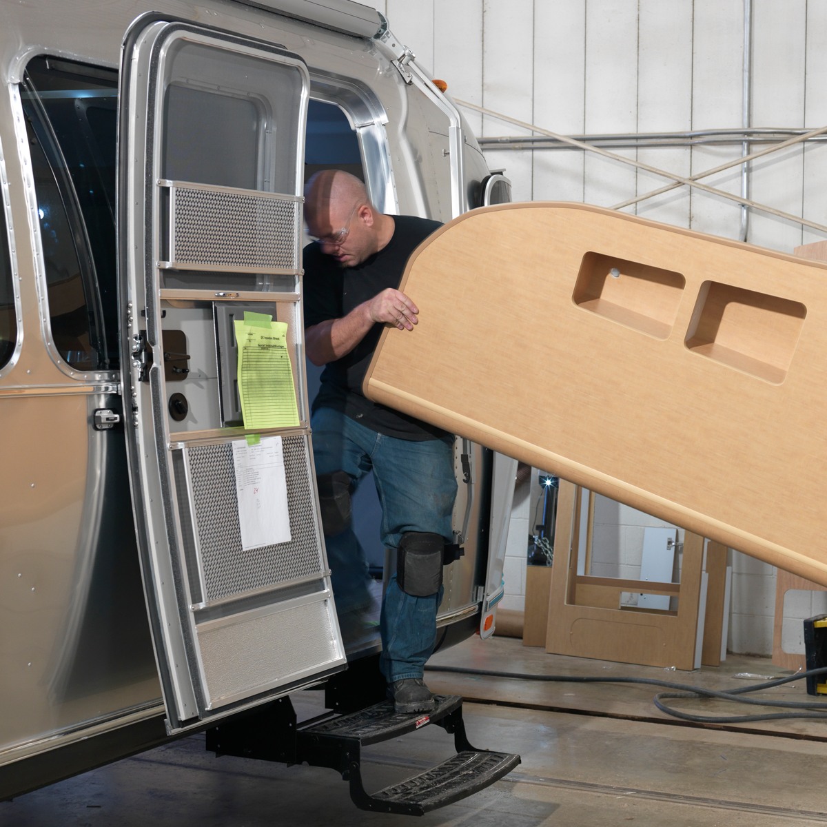 Heritage-HowItsMade-TravelTrailers-7-FitThroughDoor