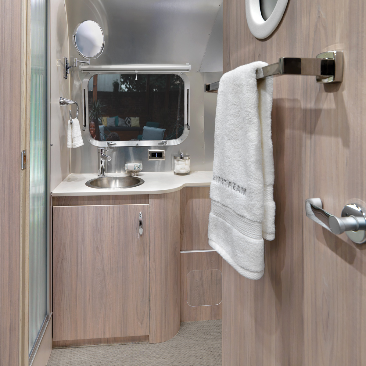 Globetrotter 23FB: Bathroom