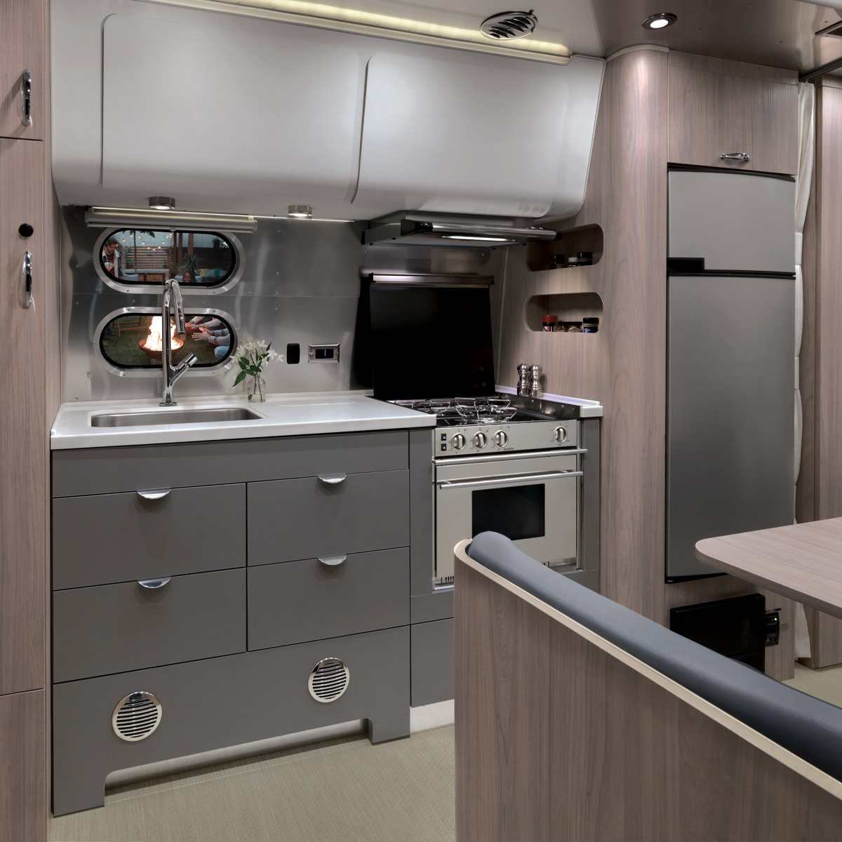 Globetrotter 23FB: Kitchen