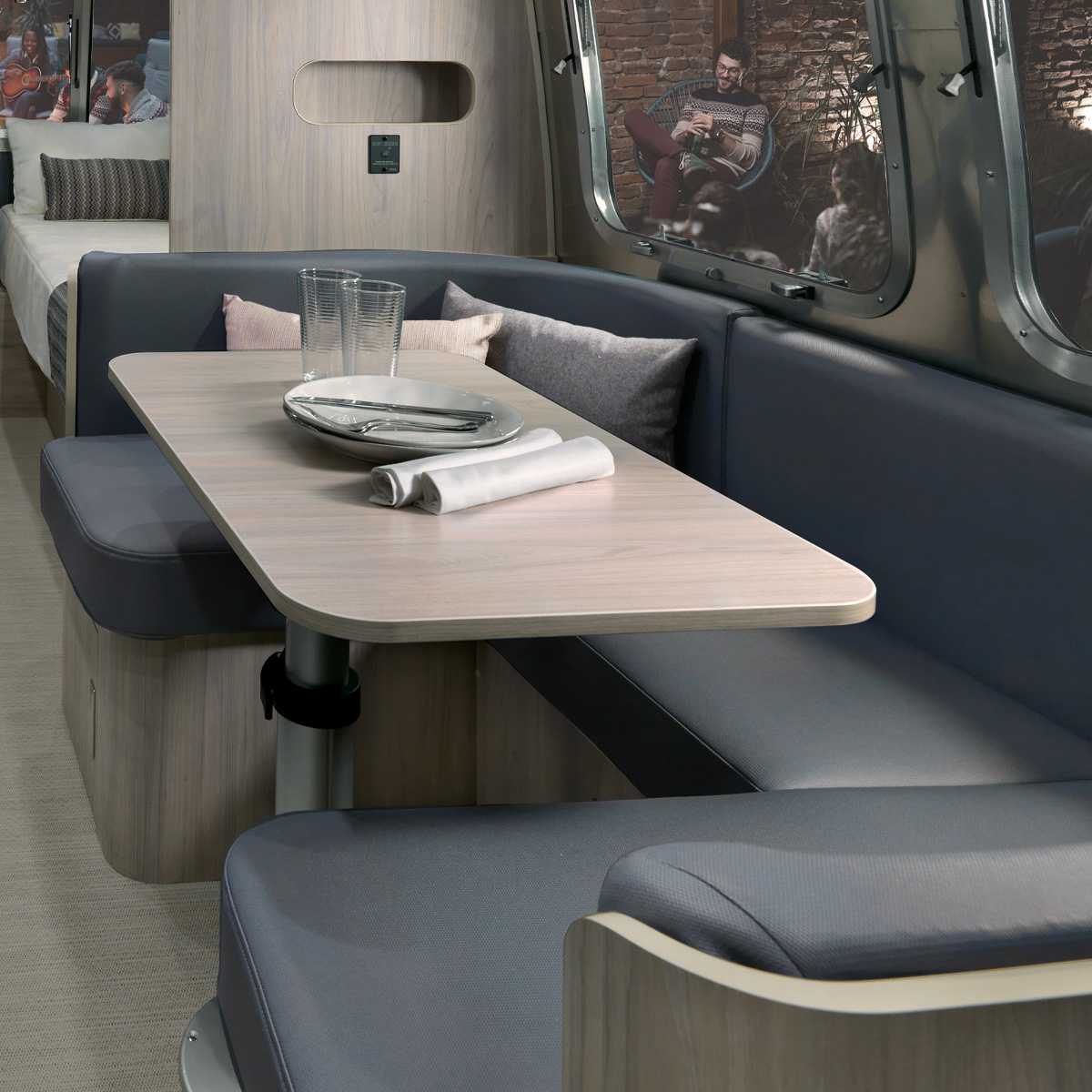 Globetrotter 23FB: Dinette