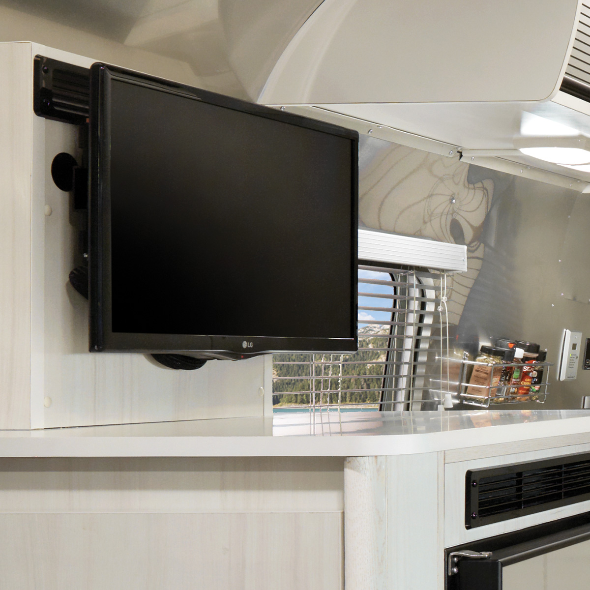 MY20-Bambi-Features-TV