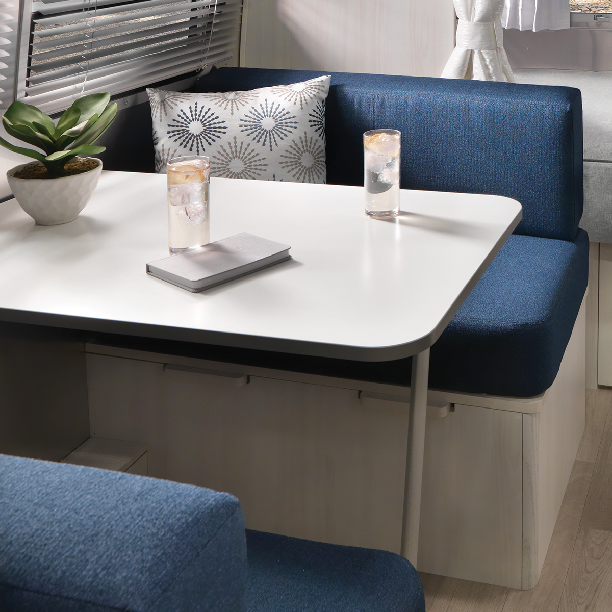 Bambi 20FB Dinette Ocean Interior