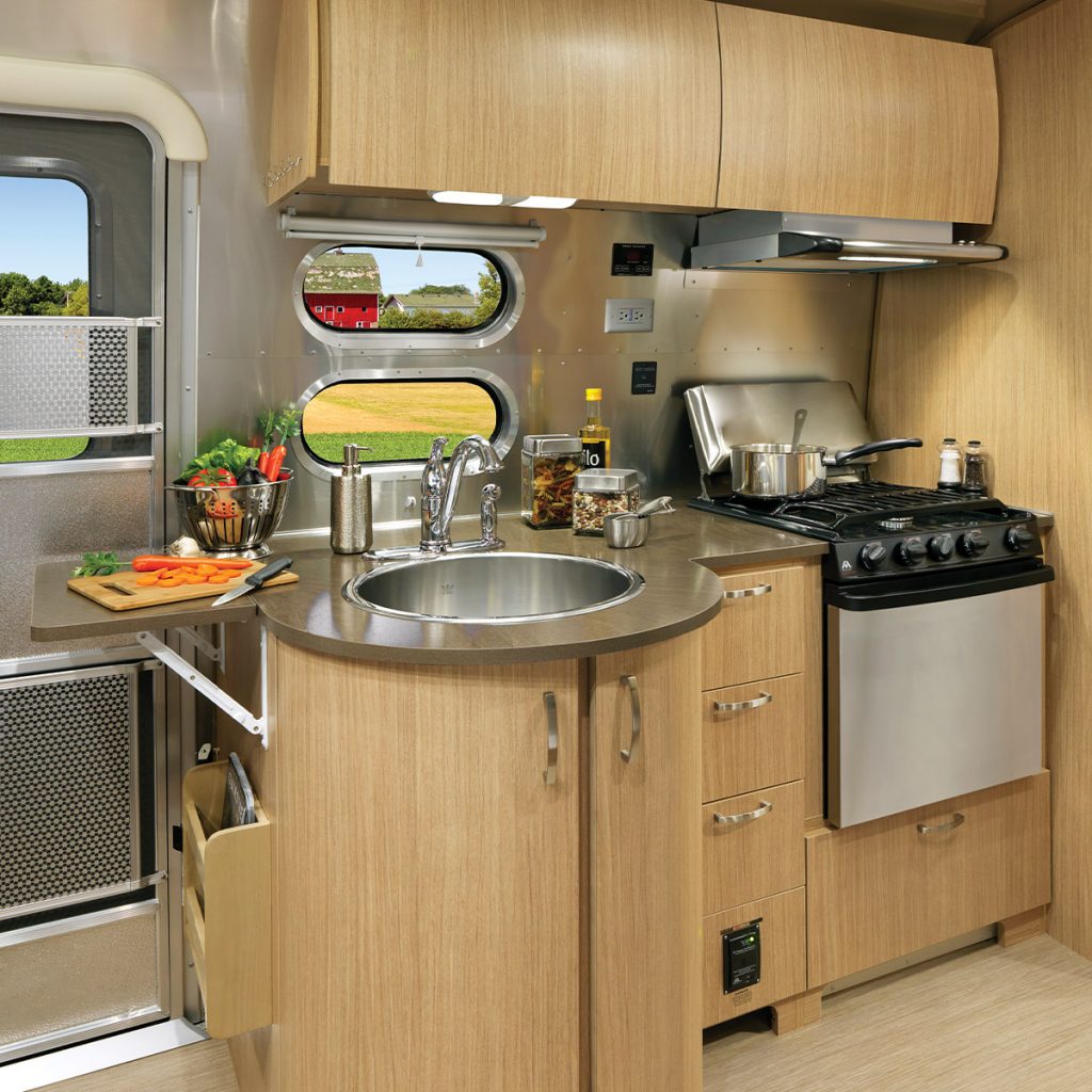 FlyingCloud-Sub-Floorplan-25RB-WildHoney-Kitchen