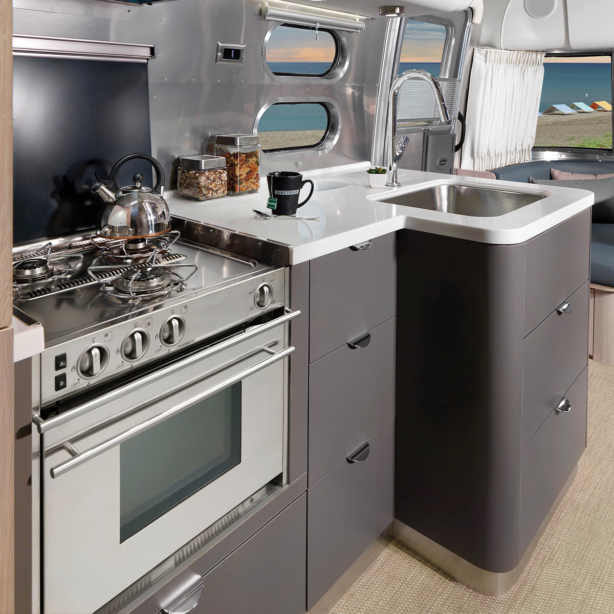 Globetrotter 27FB Barcelona Blue Kitchen