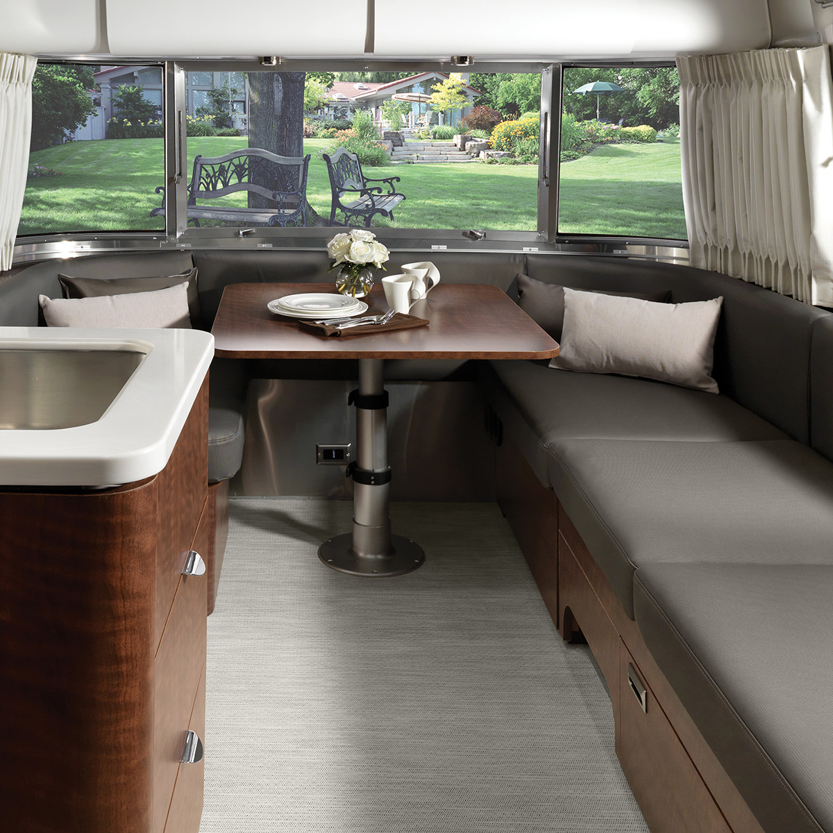 Globetrotter 27FB Dublin Slate Dinette