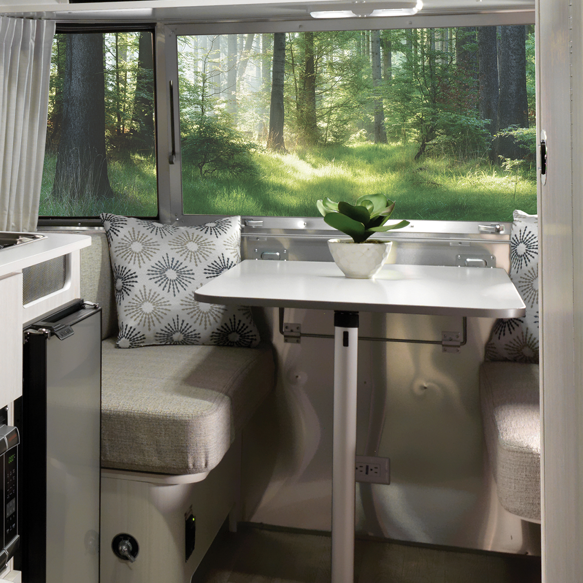 2020 Airstream Bambi 16RB Dune Decor Dinette