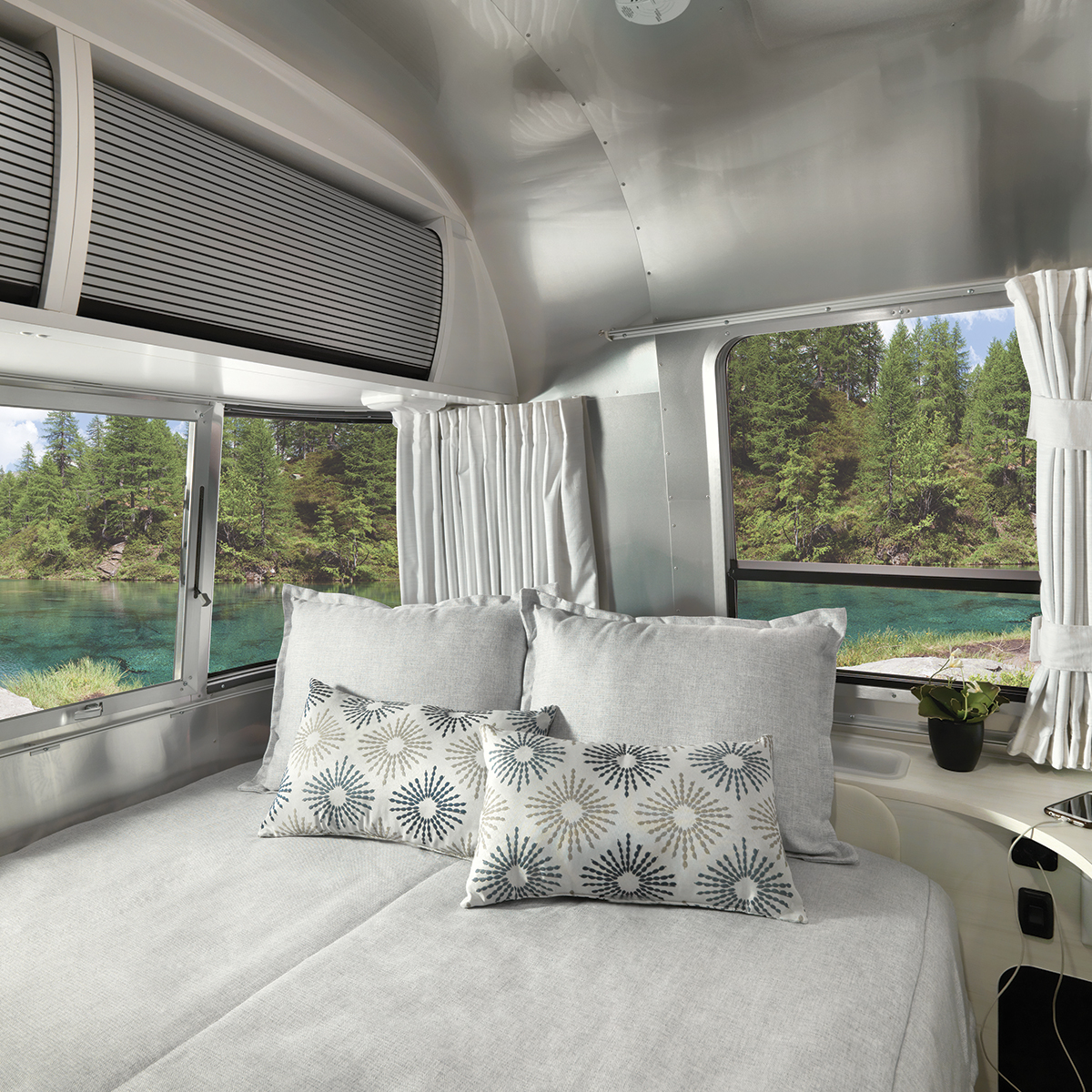 2020 Airstream Bambi Front Bed 22FB