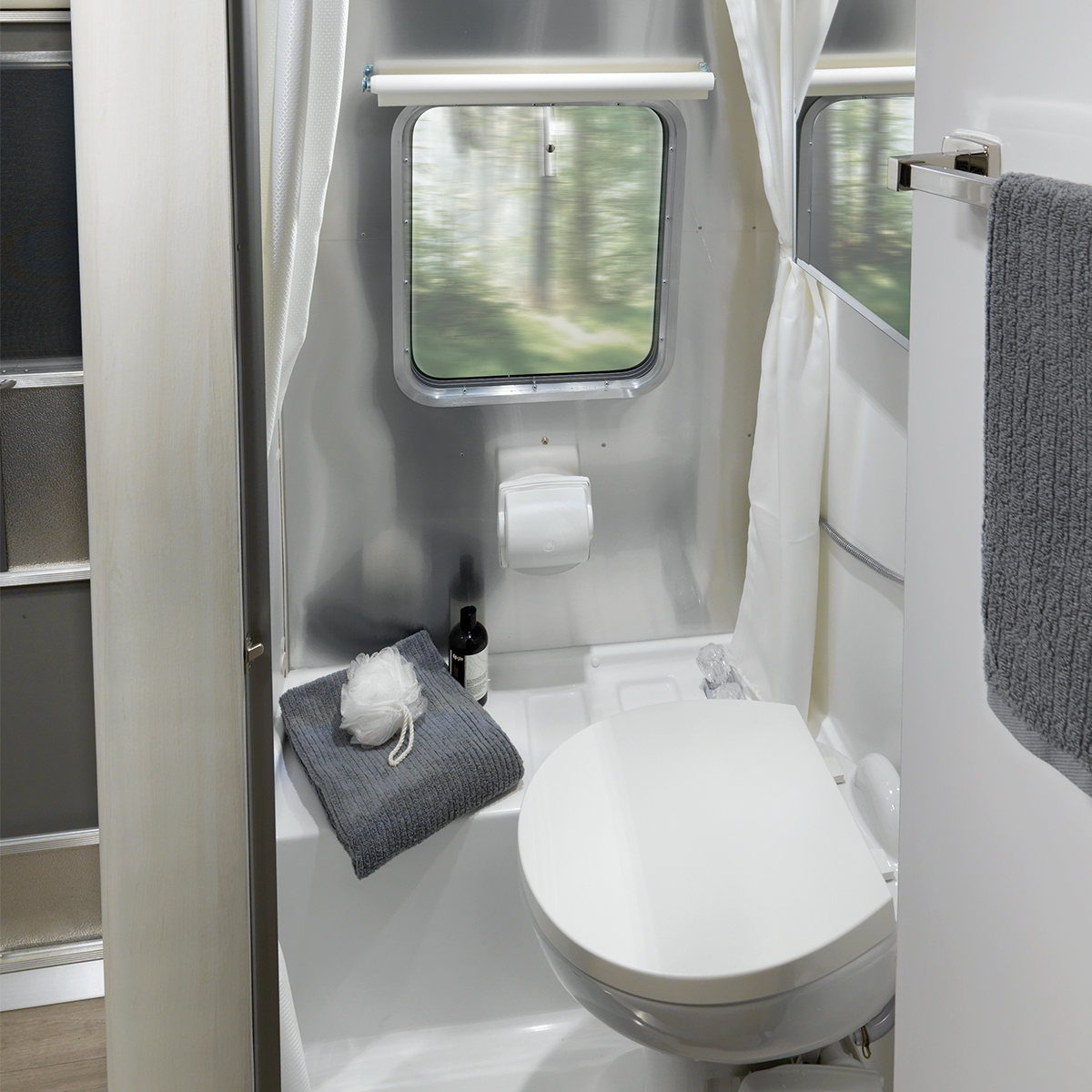 2020 Airstream Bambi 16RB Wet Bath
