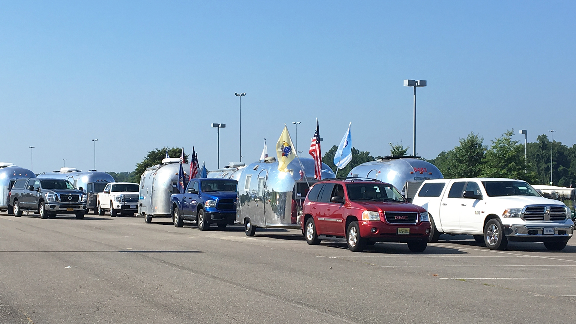 Airstream-Travel-Trailer-Vintage-Parade-2019-Intl-Rally