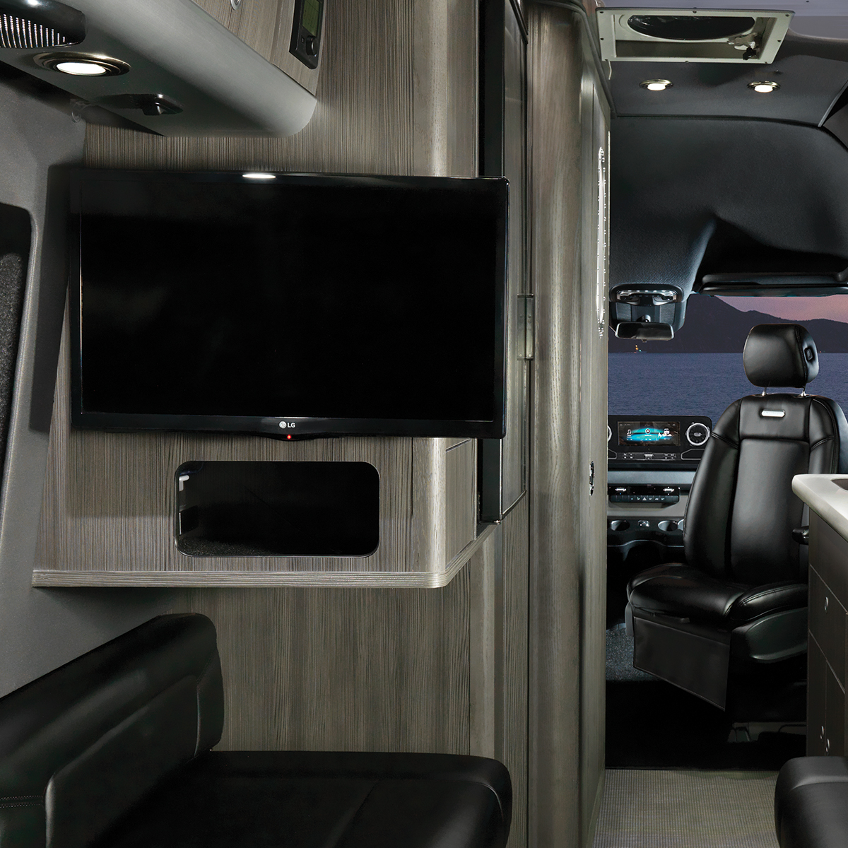 Airstream-Interstate-Nineteen-LED-HD-TV