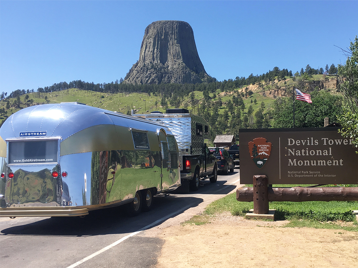 Airstream-Three-Fun-Ways-to-Collect-a-Souvenir-Without-Breaking-the-Bank-Mobile-Header