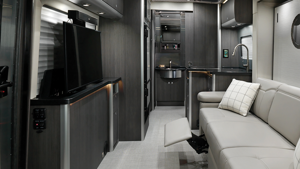 MY2020-Airstream-Atlas-Samsung-Smart-TV