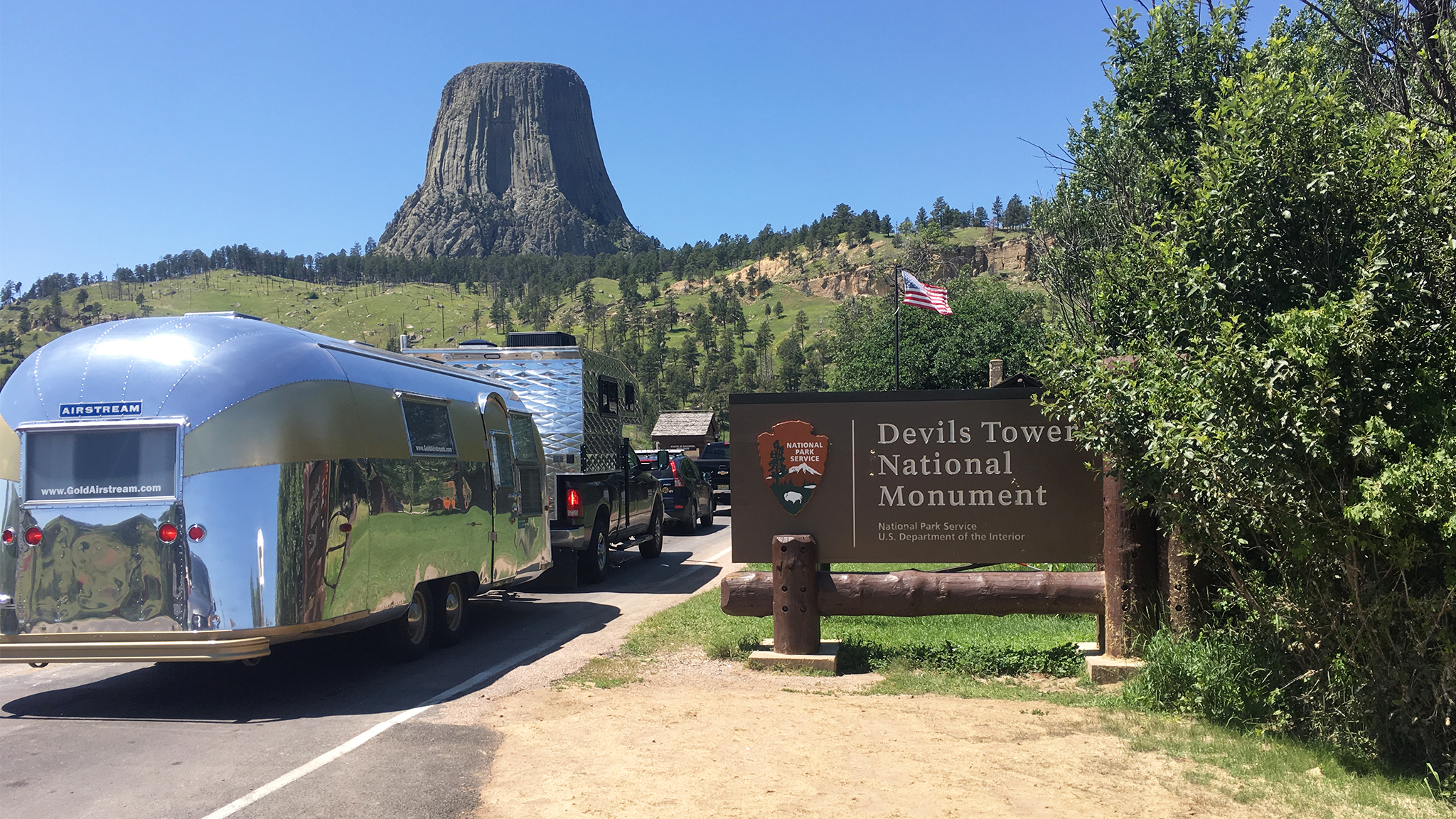 Three-Fun-Ways-to-Collect-a-Souvenir-Without-Breaking-the-Bank-Desktop-Header