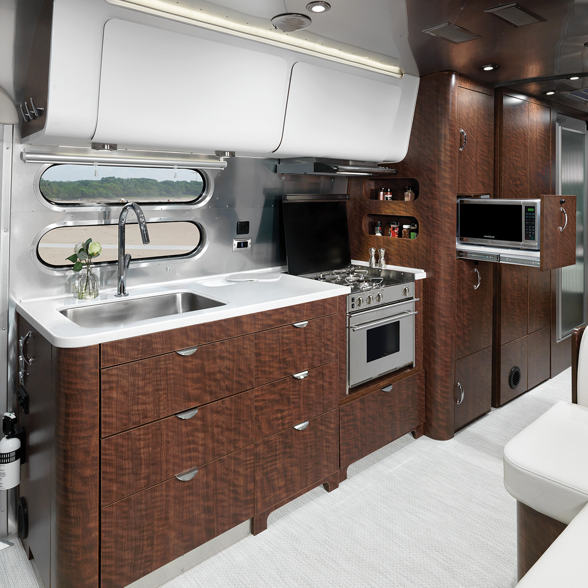 Airstream Globetrotter 30 Kitchen 2020