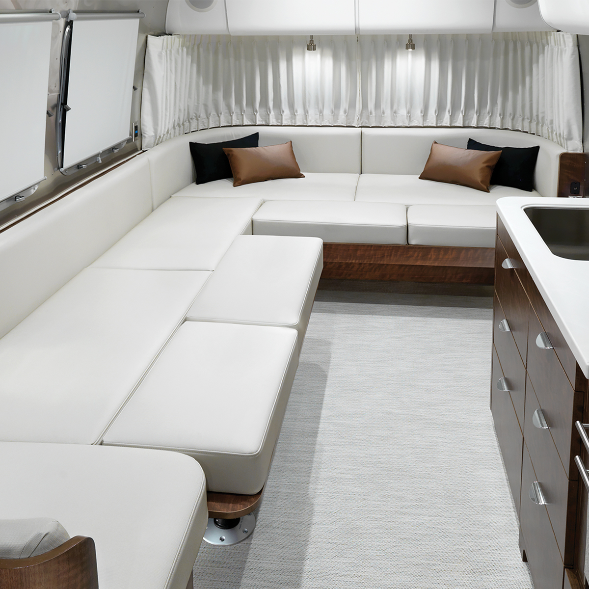 Airstream-Globetrotter-30RB-Lounge-Conversion