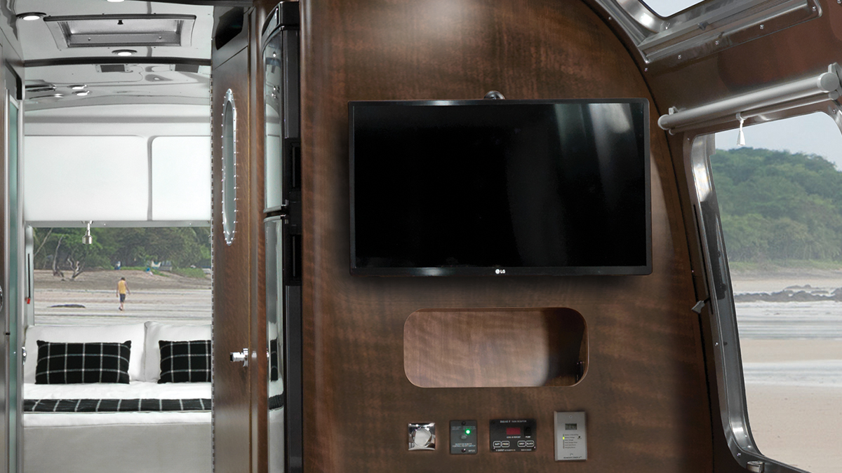 Airstream-Globetrotter-Overview-Entertainment-Feature