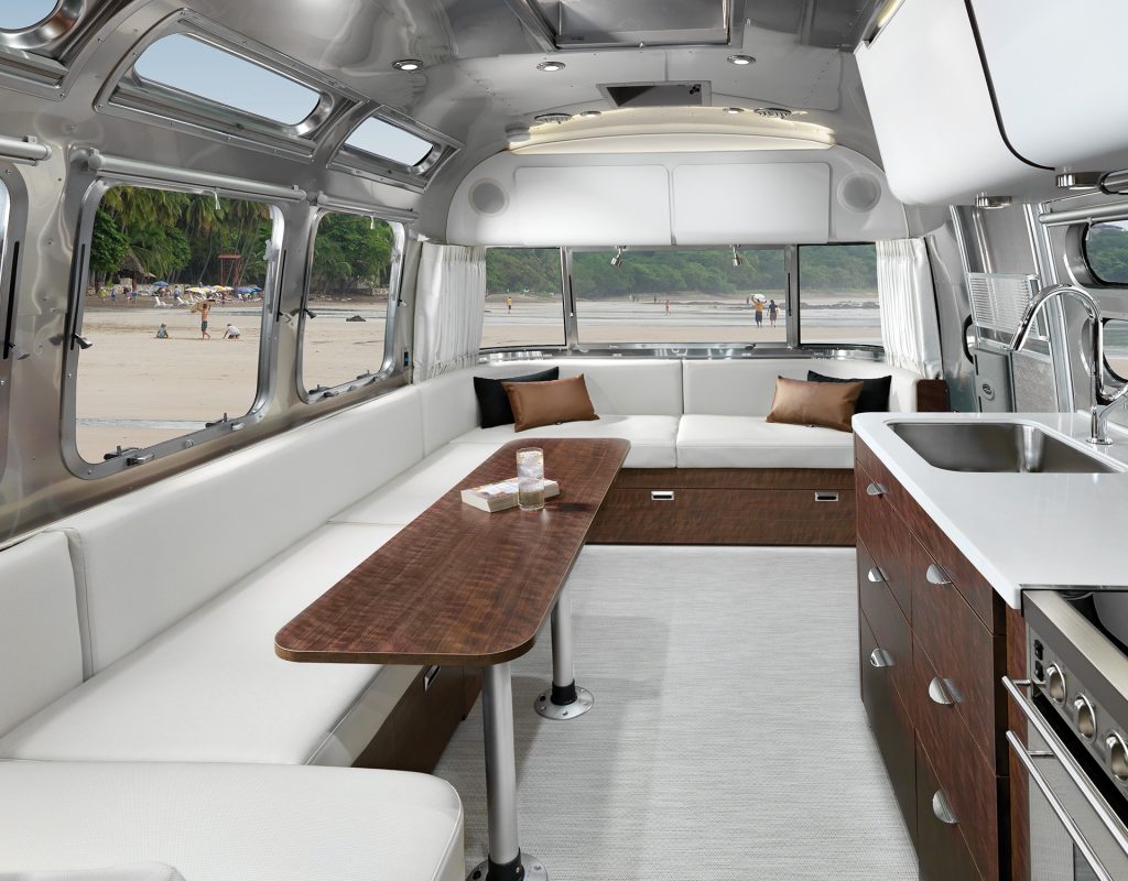 Airstream Travel Trailer Globetrotter 30RB Queen