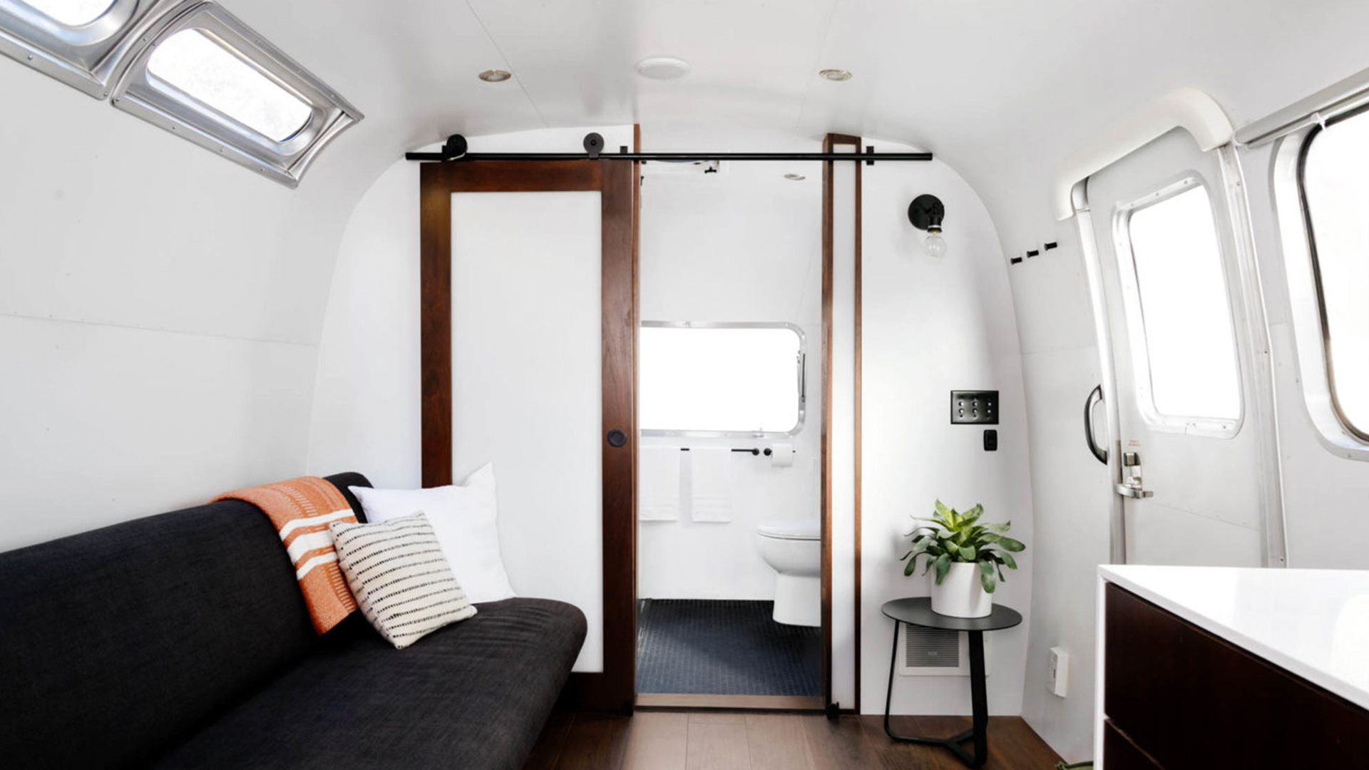 Airstream-Autocamp-Interior-B2F