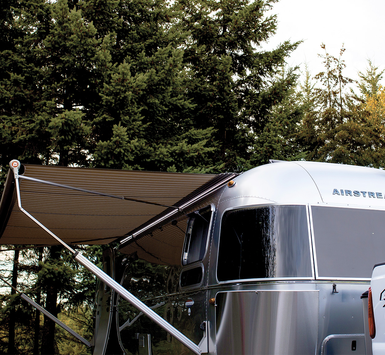 Airstream-International-Salute-preview