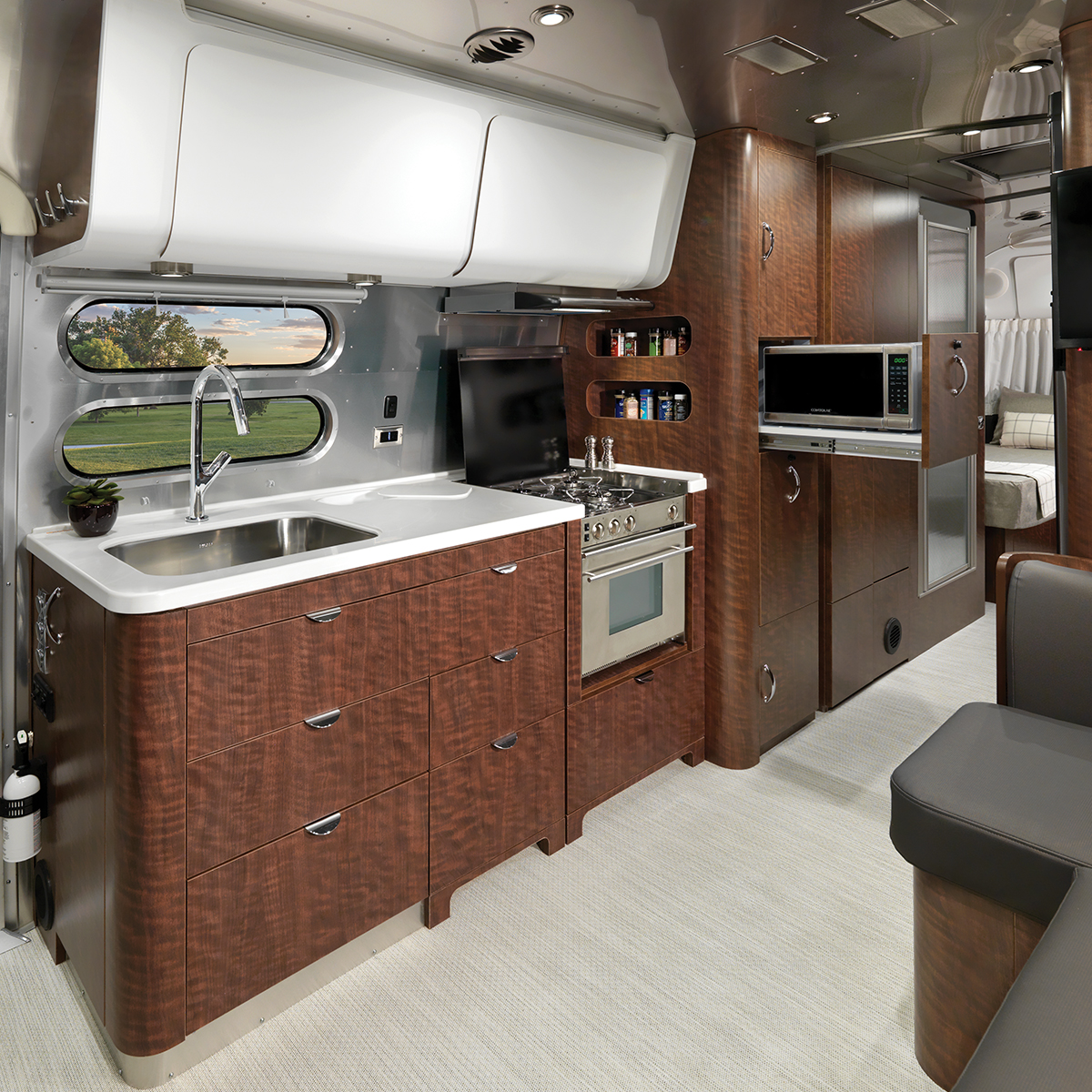 Airstream-Globetrotter-2020-Dublin-Slate-Kitchen-30RB-floor-plan
