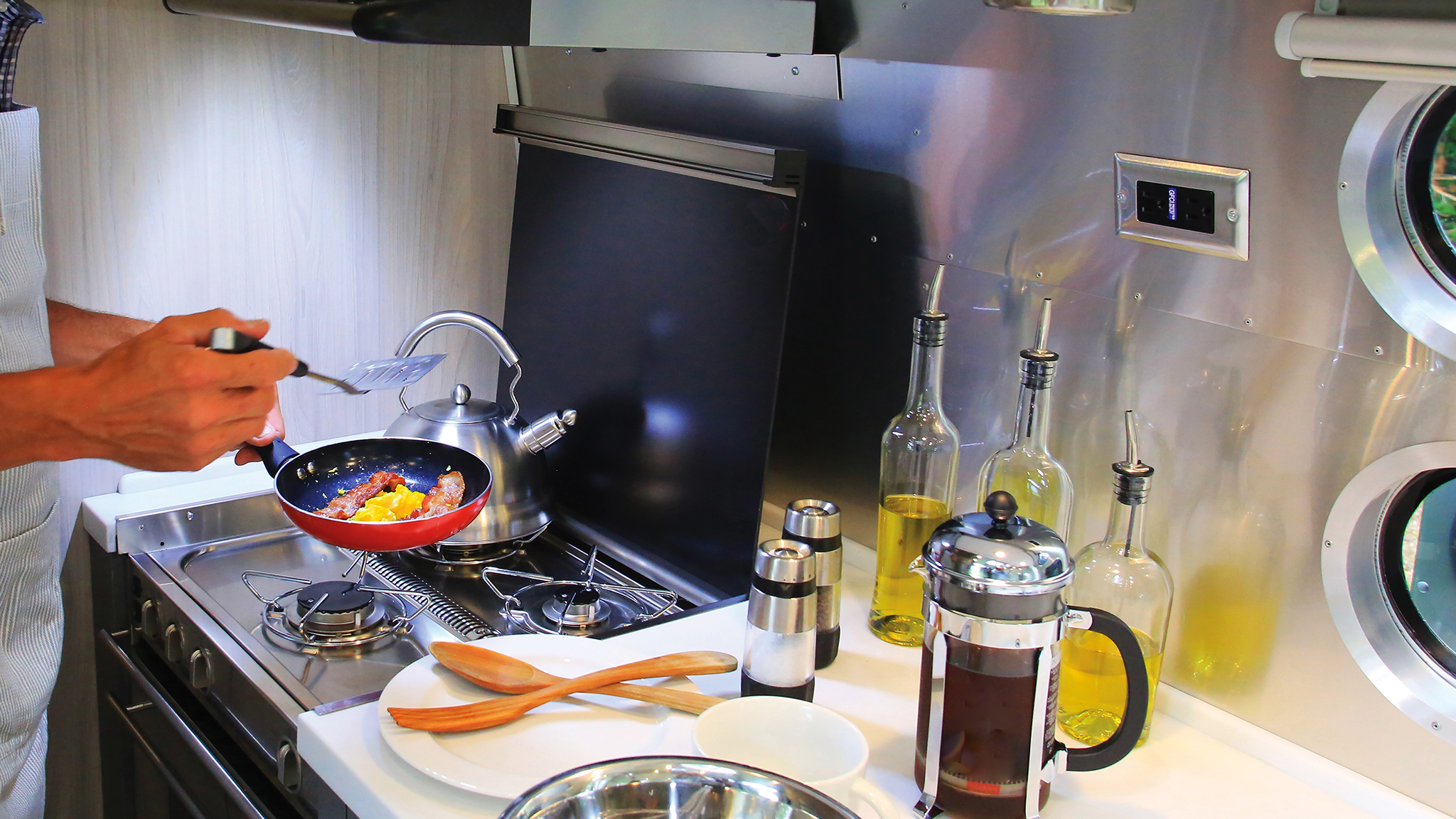 Airstream-RV-Kitchen-Essentials-Desktop-Header