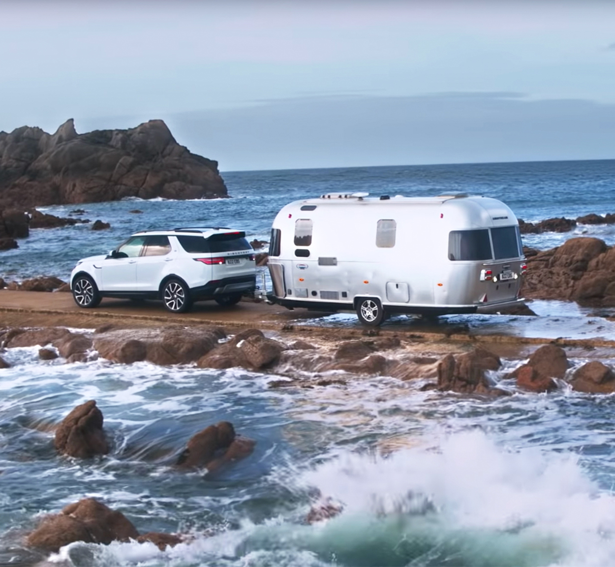 Airstream-and-Land-Rover-The-Knob-Mobile-Preview