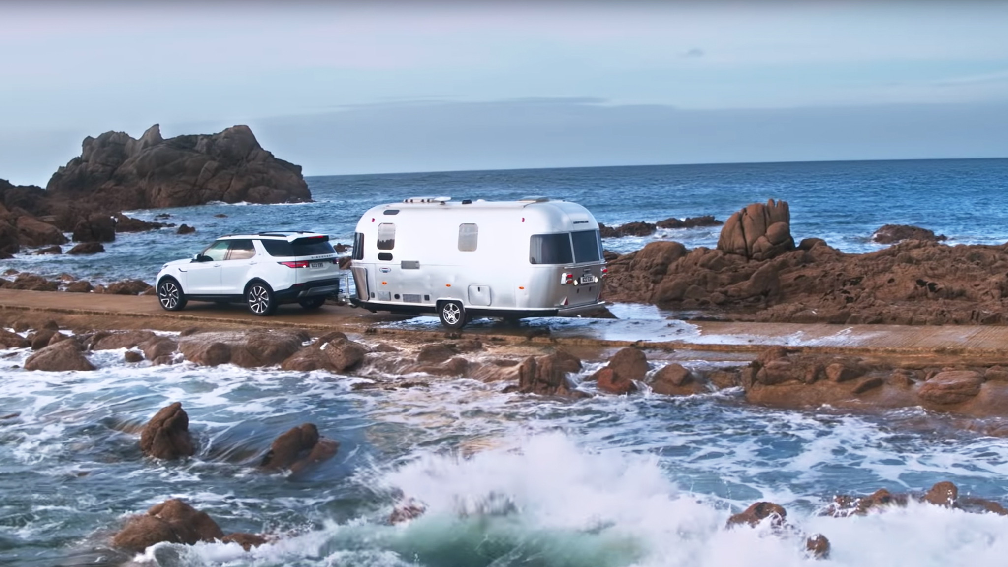 Airstream-and-Landy-Rover-Knob-Desktop-Header