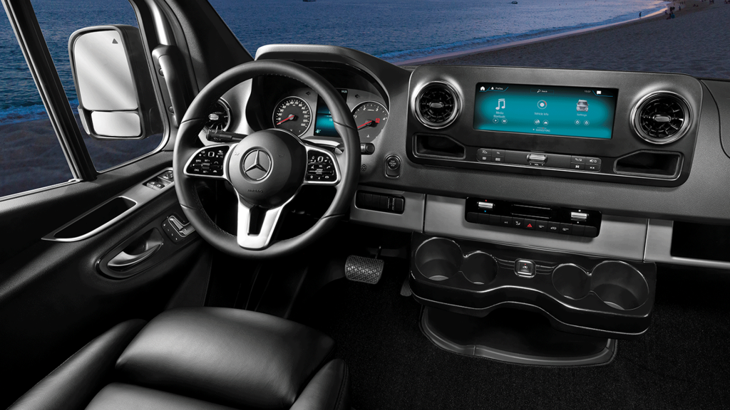 2020 Interstate Dash in Formal Black