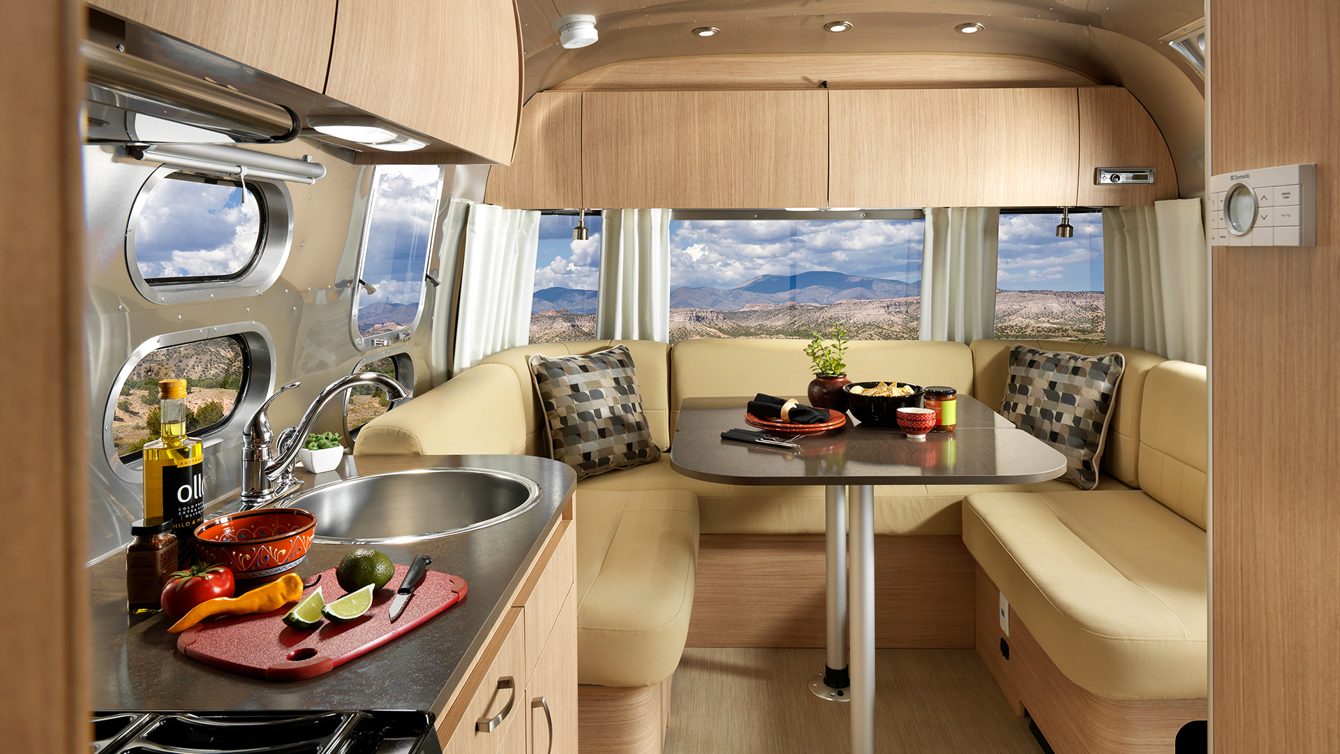 Airstream-Flying-Cloud-26RB-Kitchen-Dinette-and-Lounge-U-Shape