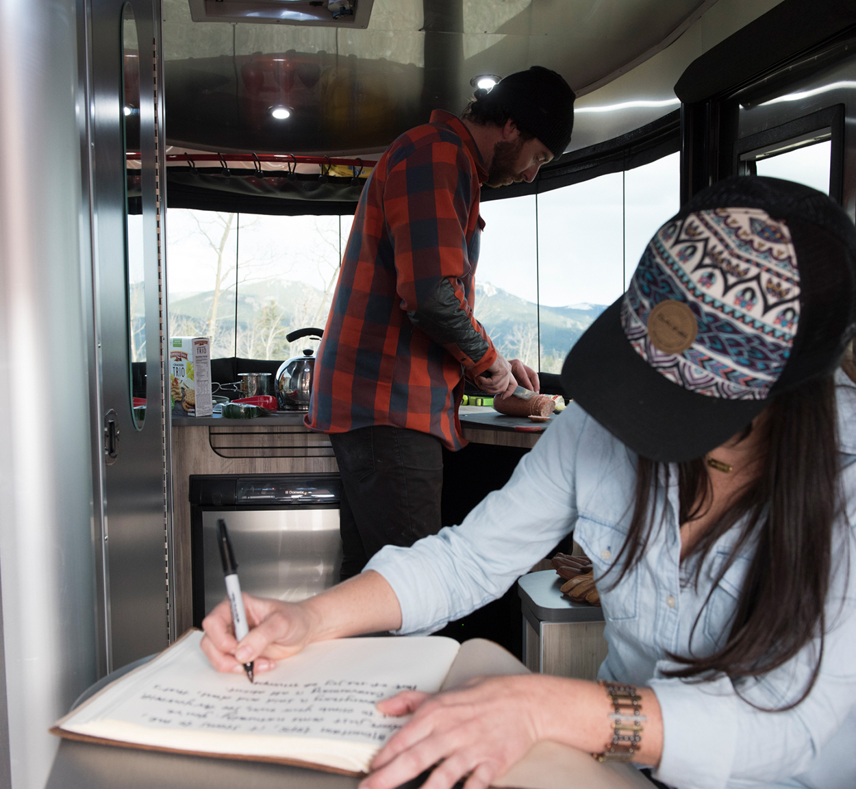 Airstream-Snatching-Memories-Blog-Mobile-Header