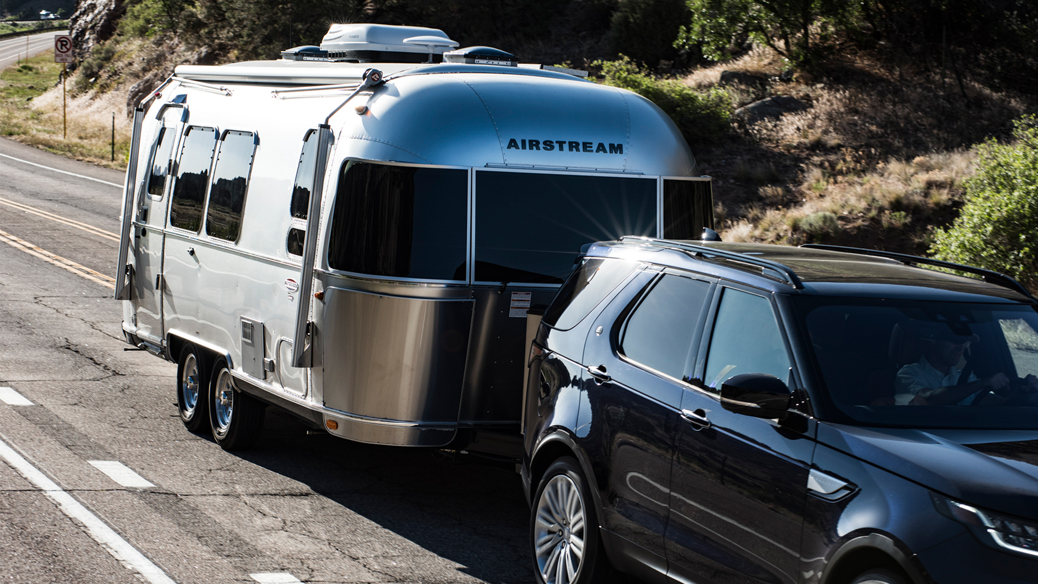 Airstream-Double-Axle-vs-Single-Axle-Blog-Desktop-Feature