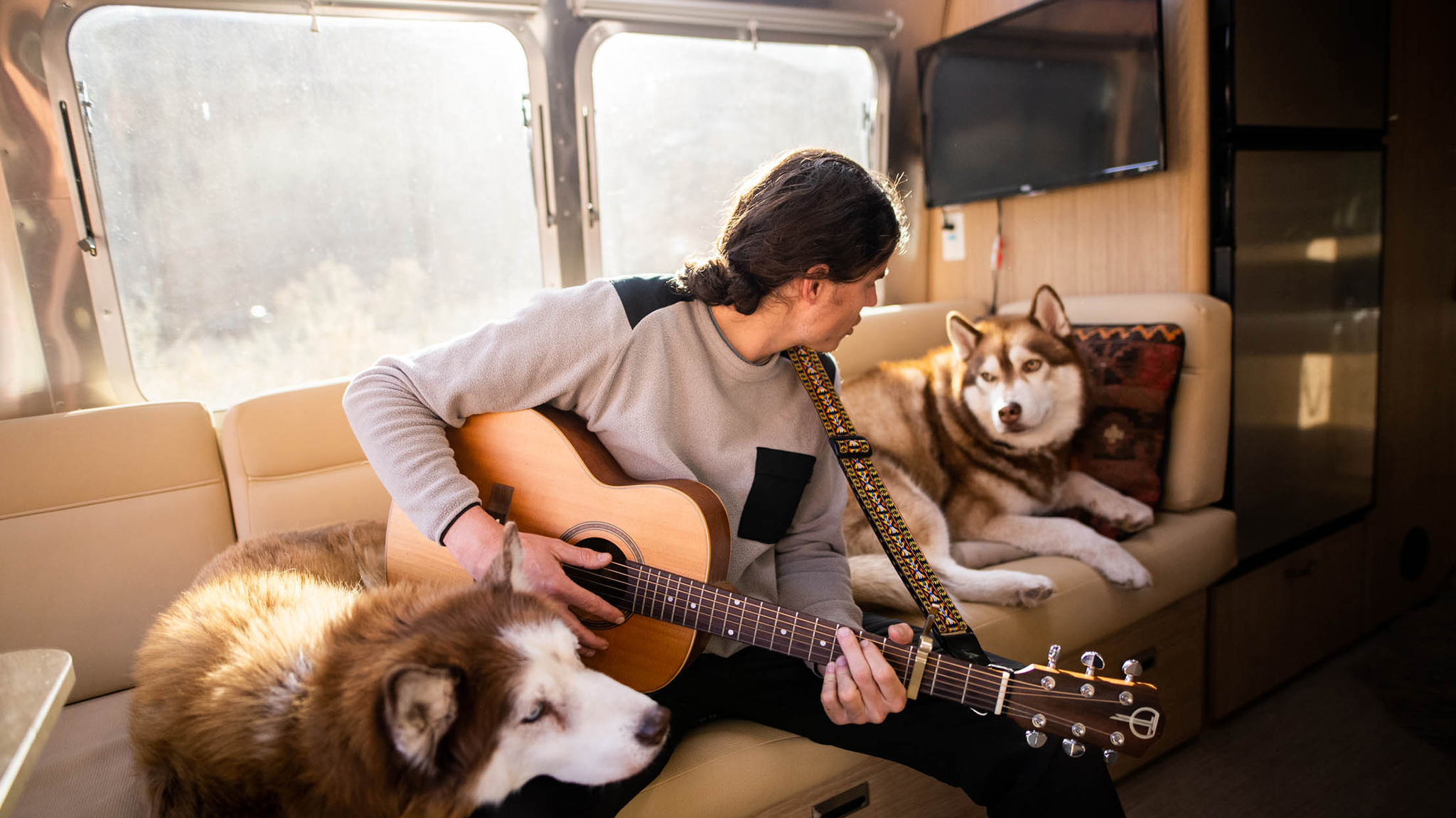 Airstream-Spotify-Spring-Playlist-Desktop-Header
