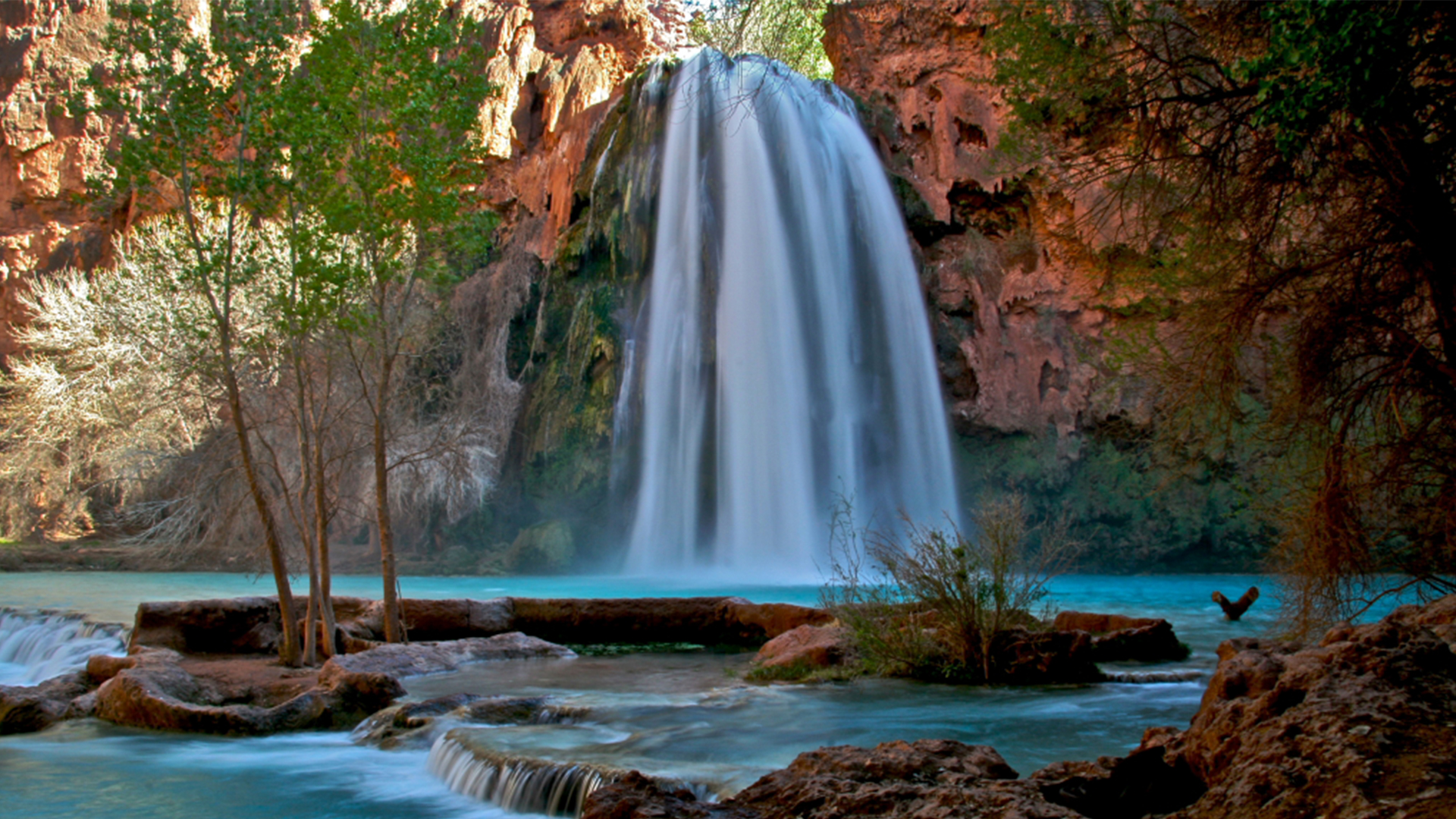 Airstream-Grand-Canyon-Feature-of-Portable-Park-with-Waterfall