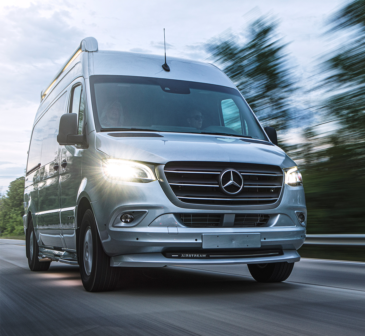 Airstream-Touring-Coach-with-Mercedes-Benz-Mobile-Header