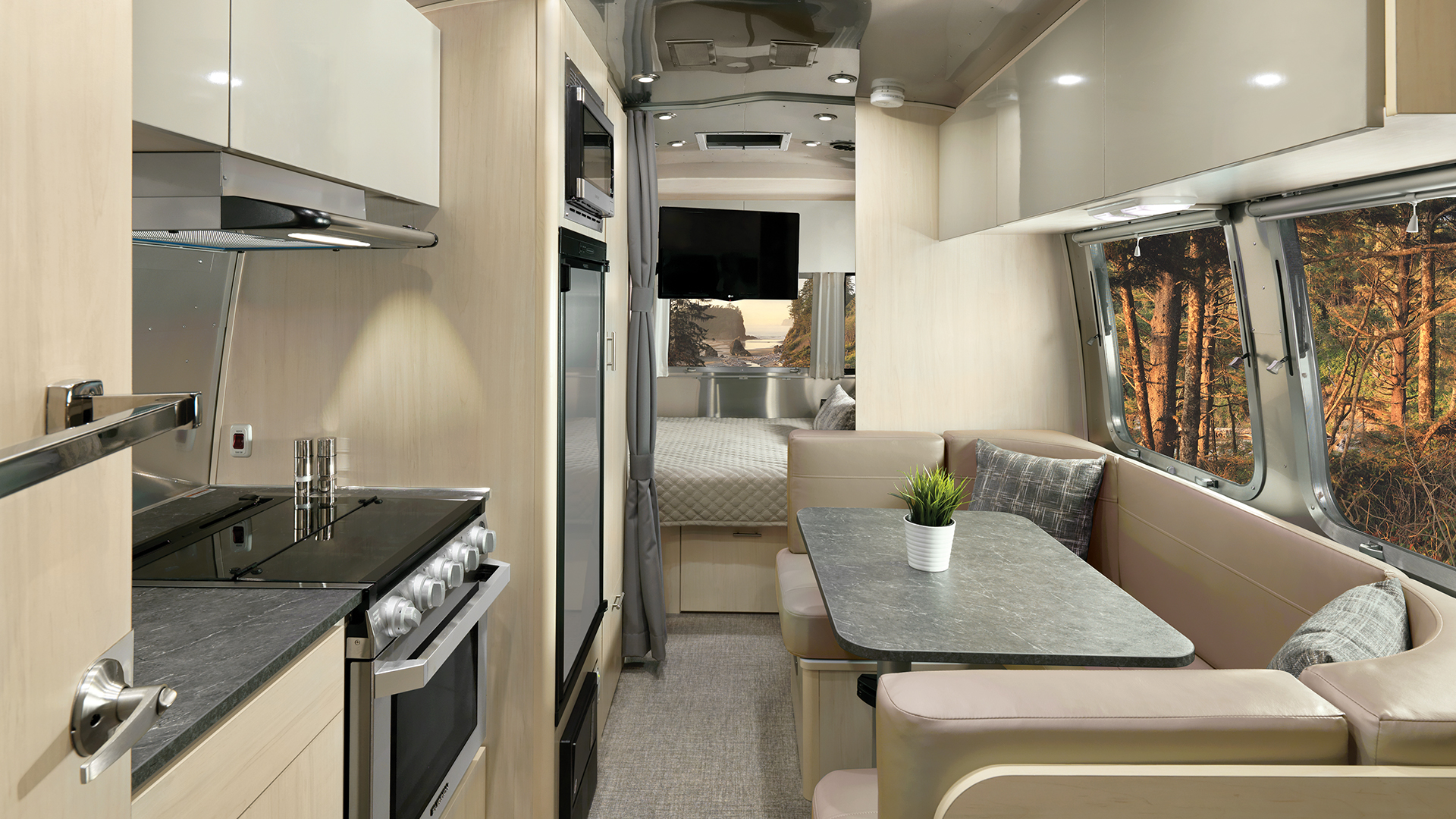 Airstream-Flying-Cloud-Carolina-Clay-23FB-storage-hotspot