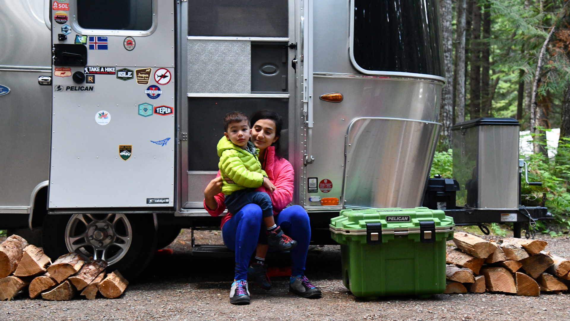 Airstream-Single-Axle-Bella-with-Airstream-Connected