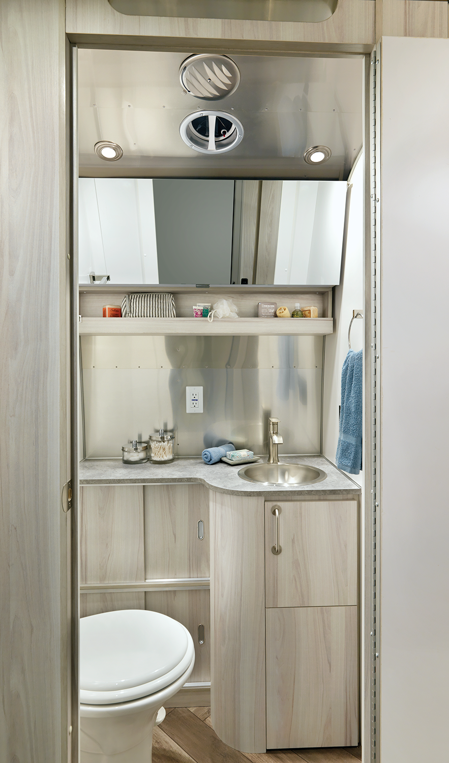 2020 International 27 Interiors Lavy Coastal Cove Aqua