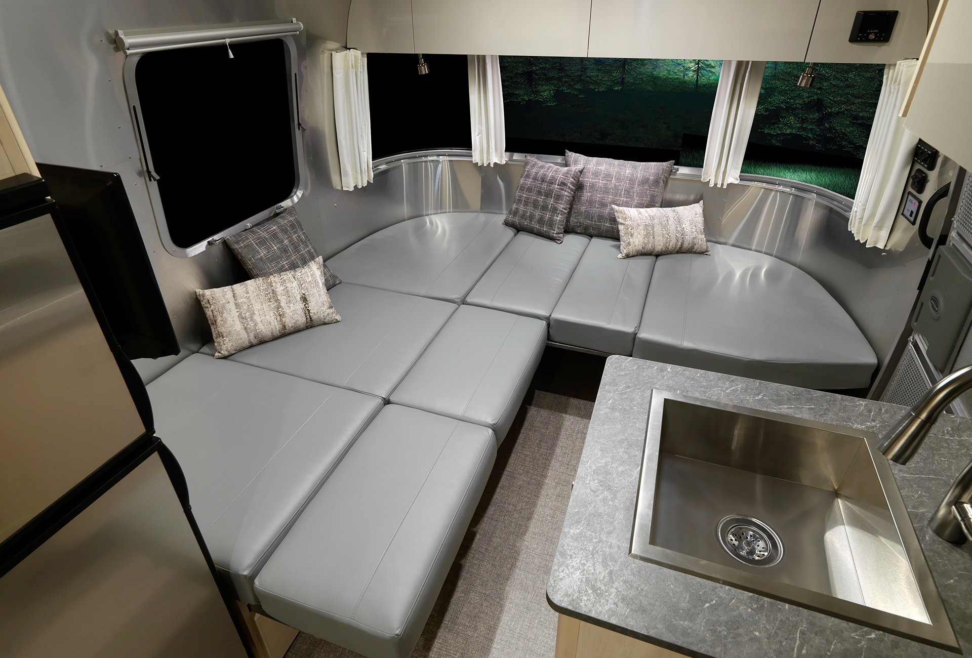 2021 Flying Cloud 25RB Front Dinette Bed Down Lounge Out