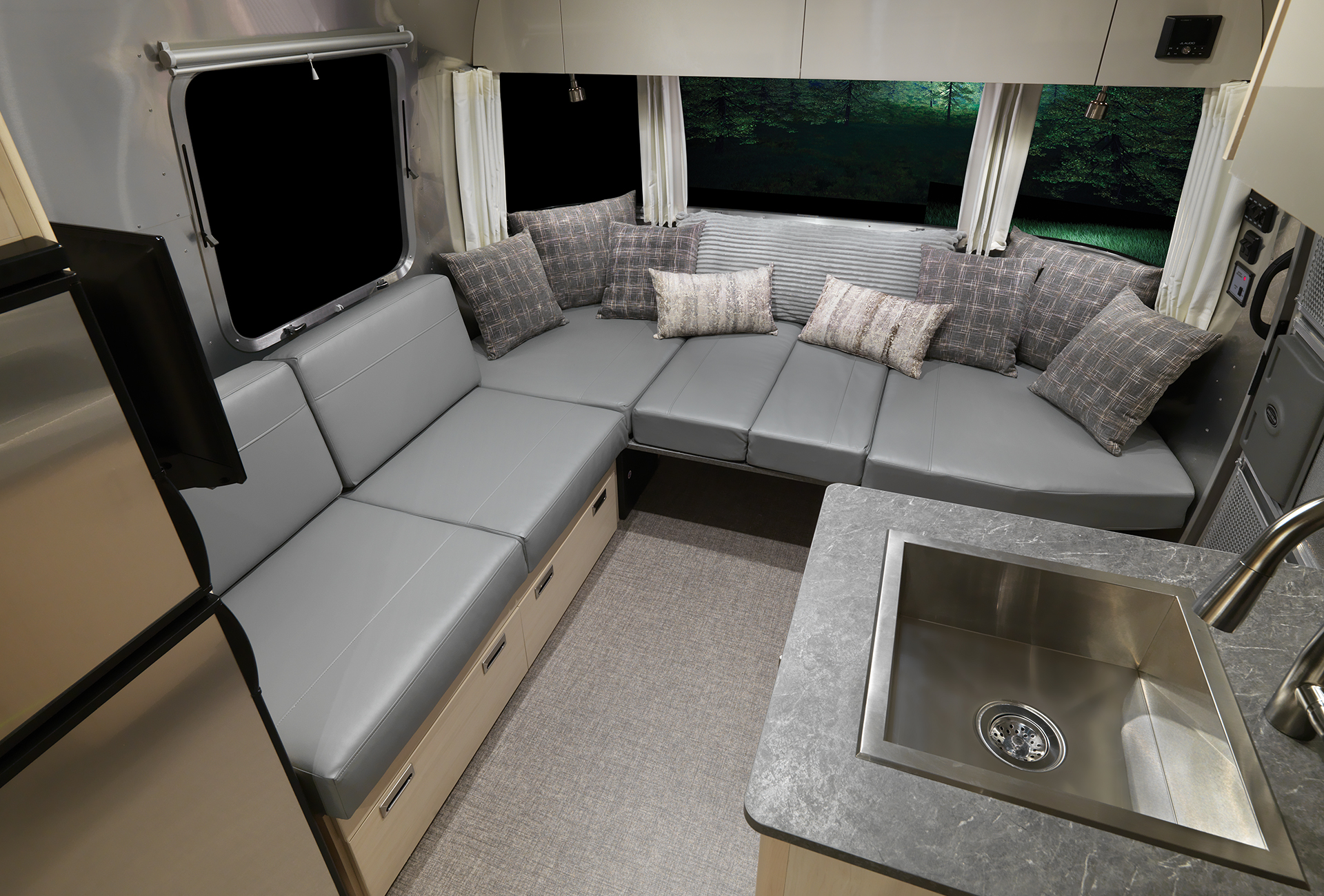 2021 Flying Cloud 25RB Front Dinette Bed Down